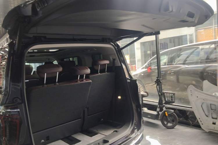 Used Hongqi HQ9 2023 2.0T Smart Connect Flagship Edition Trunk