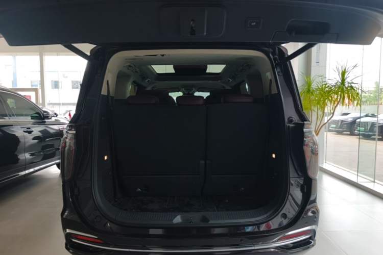 Used Hongqi HQ9 2023 2.0T Smart Connect Flagship Edition Trunk