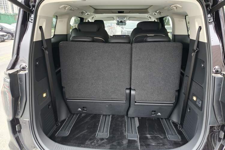 Used Hongqi HQ9 2023 2.0T Smart Connect Flagship Edition Trunk