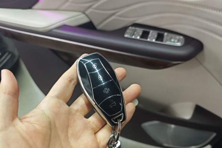 Used Hongqi HQ9 2023 2.0T Smart Connect Flagship Edition Vehicle Key