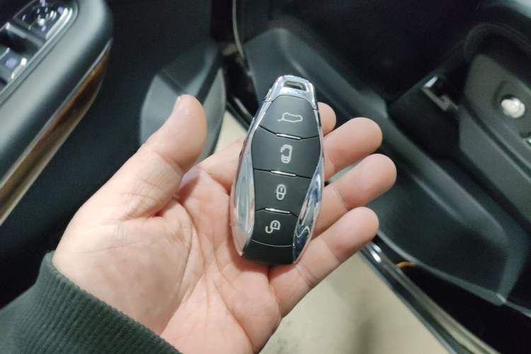 Used Hongqi HQ9 2023 2.0T Smart Connect Flagship Edition Vehicle Key