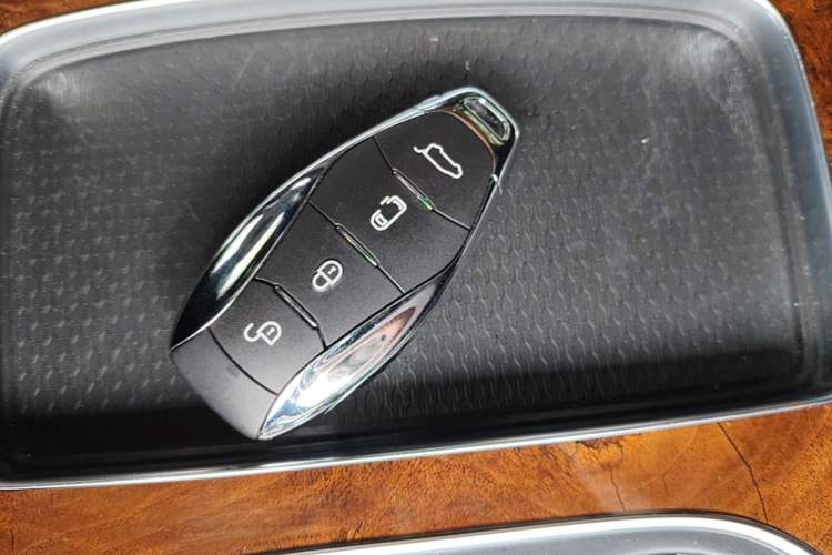 Used Hongqi HQ9 2023 2.0T Smart Connect Flagship Edition Vehicle Key