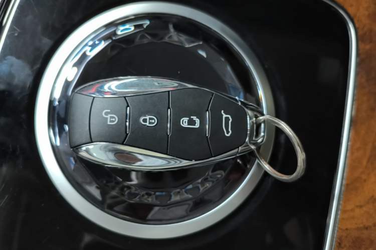 Used Hongqi HQ9 2023 2.0T Smart Connect Flagship Edition Vehicle Key