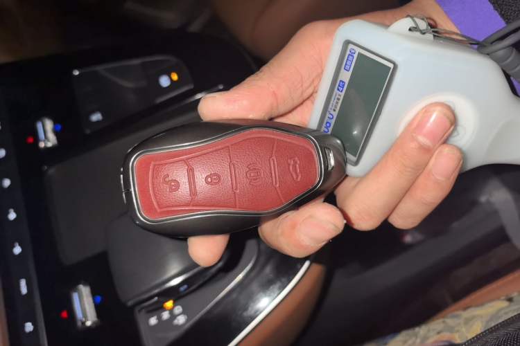 Used Hongqi HQ9 2023 2.0T Smart Connect Flagship Edition Vehicle Key