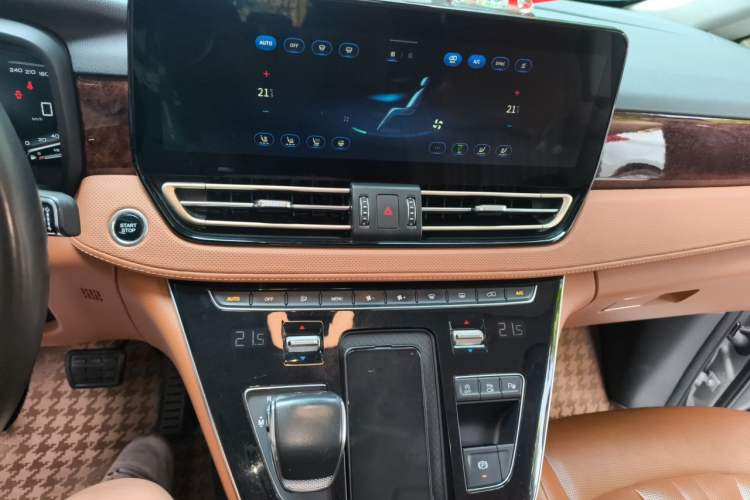 Used Hongqi HQ9 2023 2.0T Smart Connect Flagship Edition Audio And AC Panel