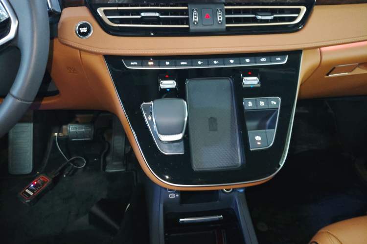 Used Hongqi HQ9 2023 2.0T Smart Connect Flagship Edition Gear Lever
