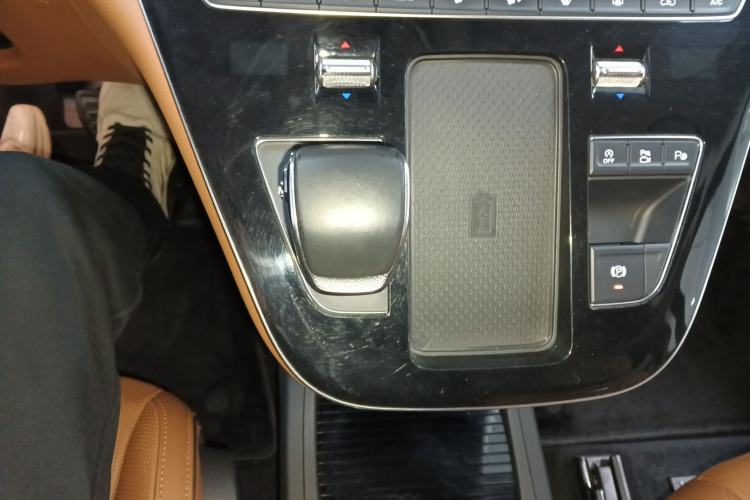 Used Hongqi HQ9 2023 2.0T Smart Connect Flagship Edition Gear Lever