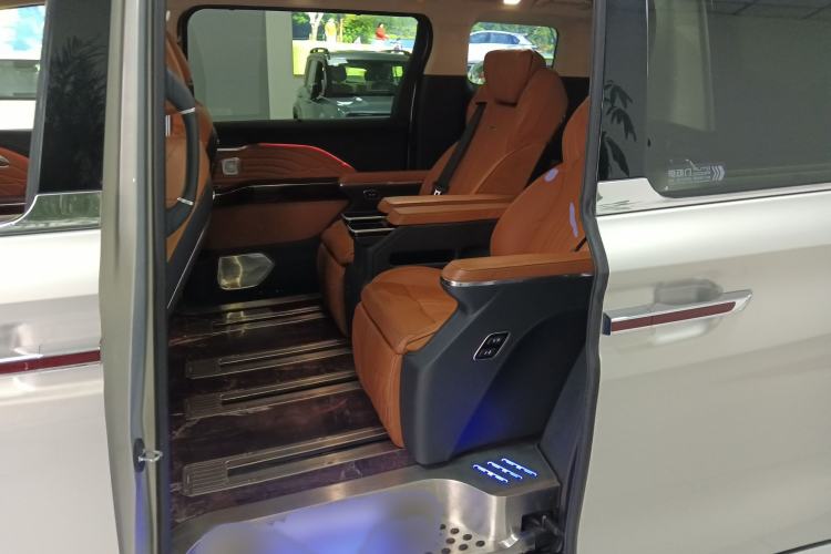 Used Hongqi HQ9 2023 2.0T Smart Connect Flagship Edition Interior 4