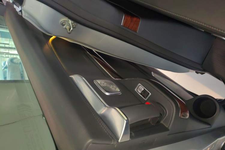Used Hongqi HQ9 2023 2.0T Smart Connect Flagship Edition Interior 6