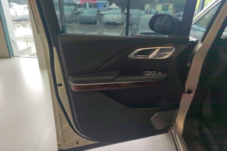 Used Hongqi HQ9 2023 2.0T Smart Connect Flagship Edition Interior 7