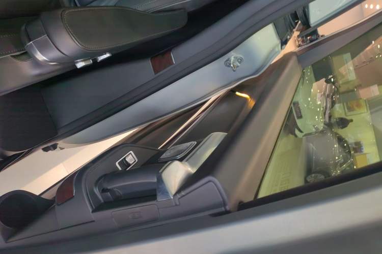 Used Hongqi HQ9 2023 2.0T Smart Connect Flagship Edition Interior 8