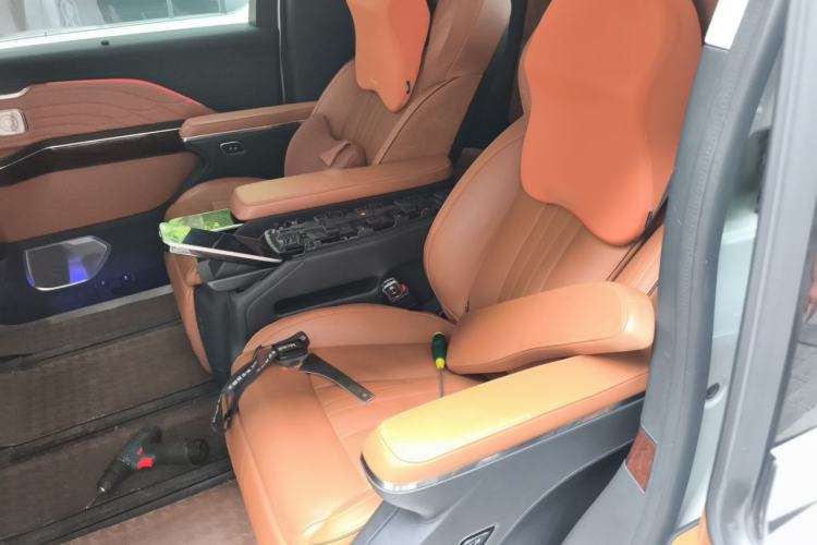 Used Hongqi HQ9 2023 2.0T Smart Connect Flagship Edition Left Rear Seat