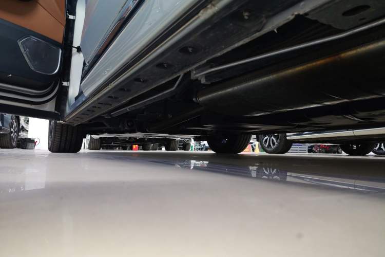 Used Hongqi HQ9 2023 2.0T Smart Connect Flagship Edition Left Side Sill