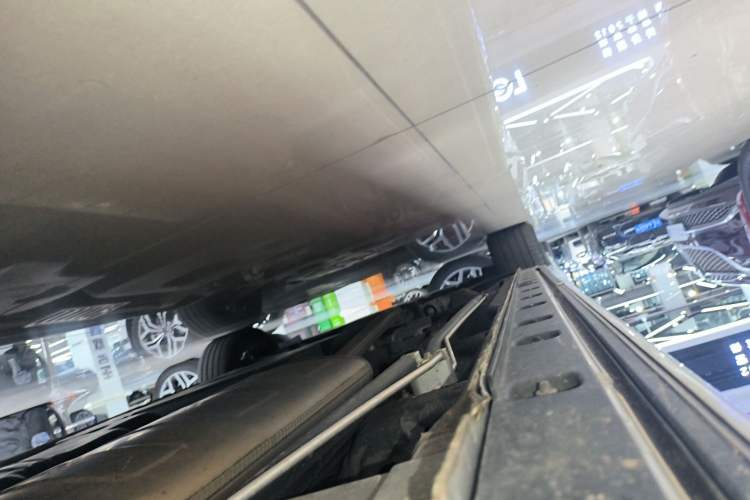 Used Hongqi HQ9 2023 2.0T Smart Connect Flagship Edition Left Side Sill