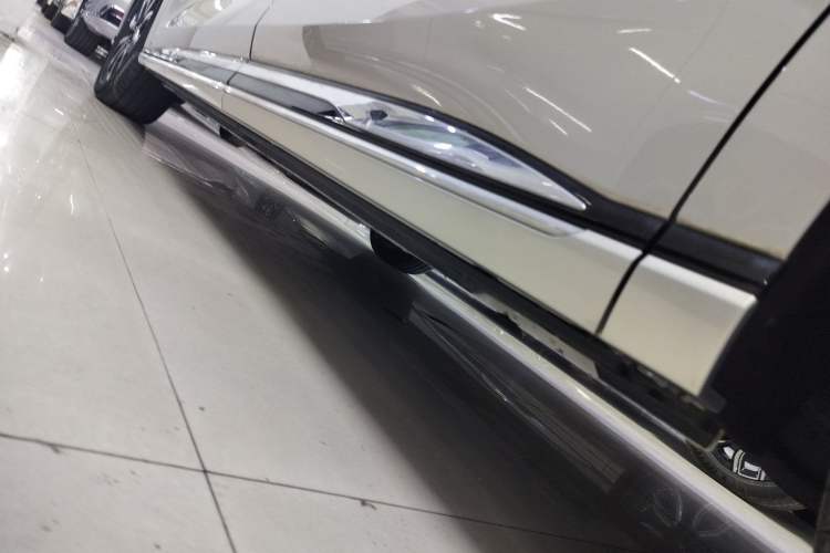 Used Hongqi HQ9 2023 2.0T Smart Connect Flagship Edition Left Side Sill