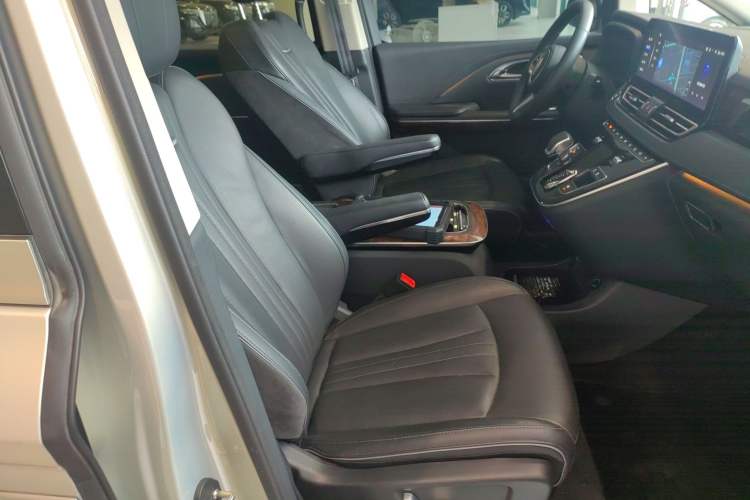 Used Hongqi HQ9 2023 2.0T Smart Connect Flagship Edition Right Front Seat