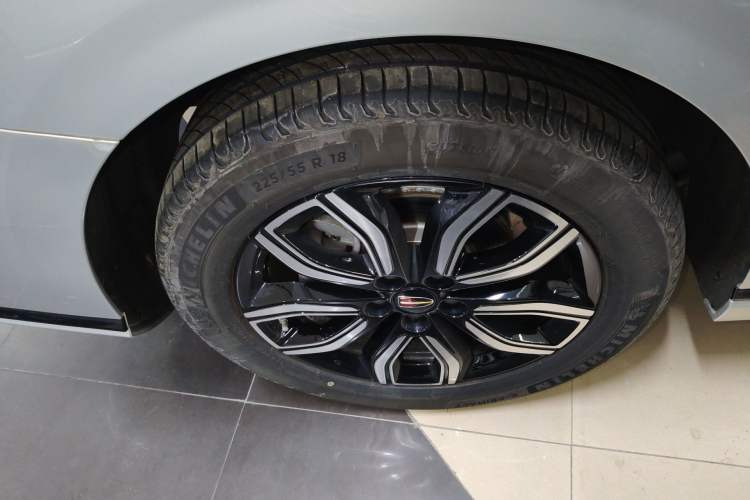 Used Hongqi HQ9 2023 2.0T Smart Connect Flagship Edition Right Rear Wheel Hub