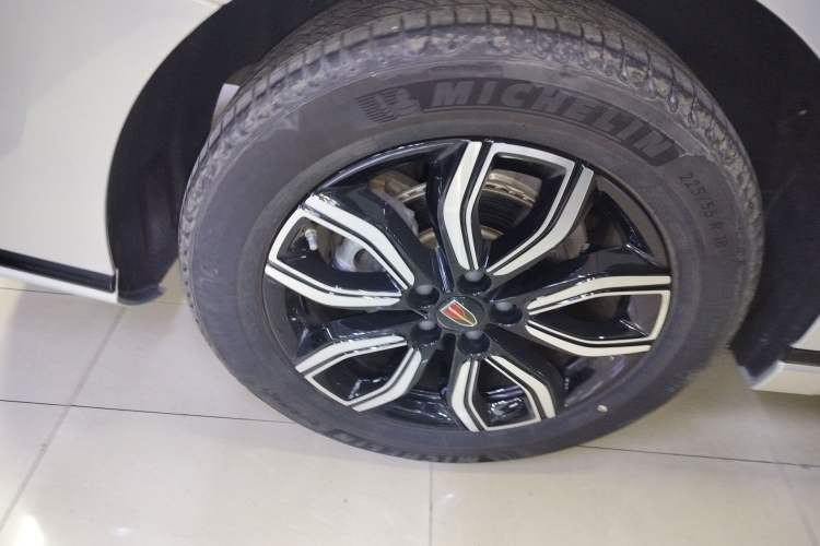 Used Hongqi HQ9 2023 2.0T Smart Connect Flagship Edition Right Rear Wheel Hub