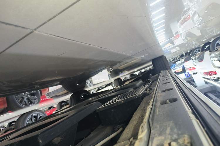 Used Hongqi HQ9 2023 2.0T Smart Connect Flagship Edition Right Side Sill
