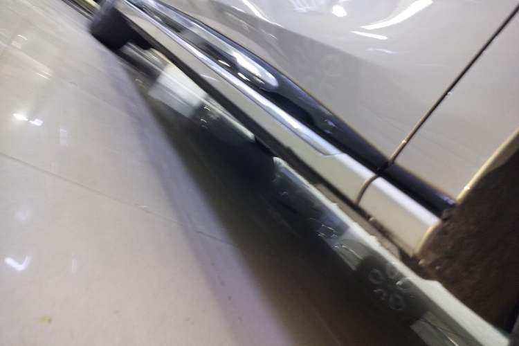 Used Hongqi HQ9 2023 2.0T Smart Connect Flagship Edition Right Side Sill