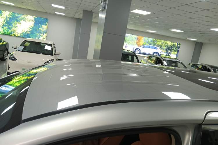 Used Hongqi HQ9 2023 2.0T Smart Connect Flagship Edition Roof