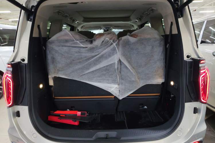 Used Hongqi HQ9 2023 2.0T Smart Connect Flagship Edition Trunk