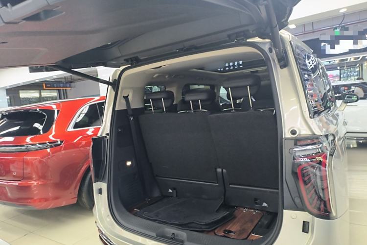 Used Hongqi HQ9 2023 2.0T Smart Connect Flagship Edition Trunk