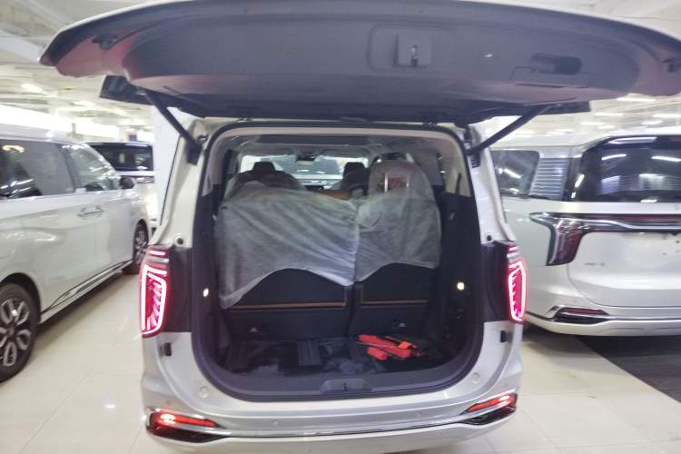 Used Hongqi HQ9 2023 2.0T Smart Connect Flagship Edition Trunk