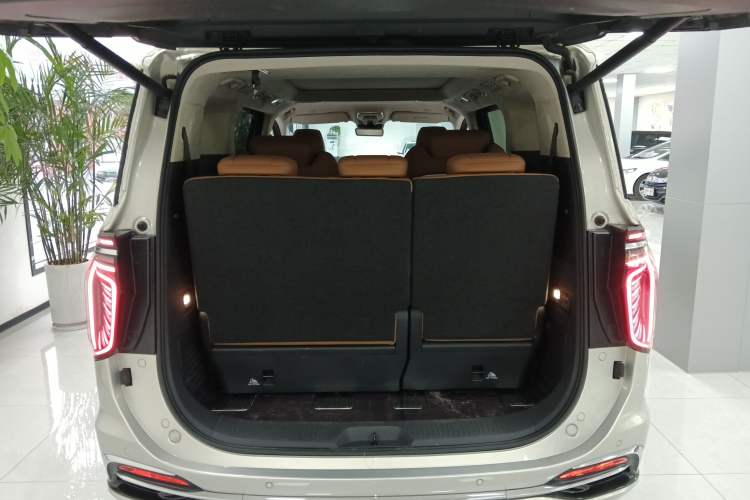 Used Hongqi HQ9 2023 2.0T Smart Connect Flagship Edition Trunk