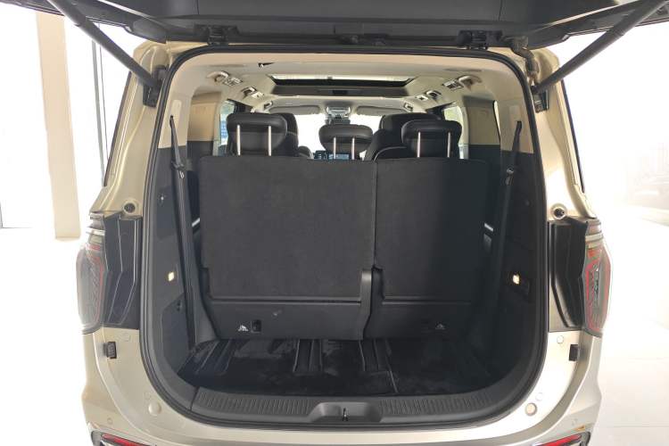 Used Hongqi HQ9 2023 2.0T Smart Connect Flagship Edition Trunk