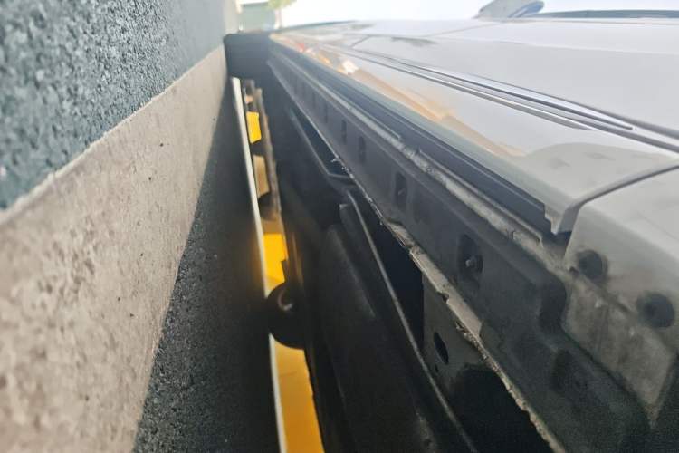 Used Hongqi HQ9 2023 2.0T Smart Connect Flagship Edition Chassis Rear Left