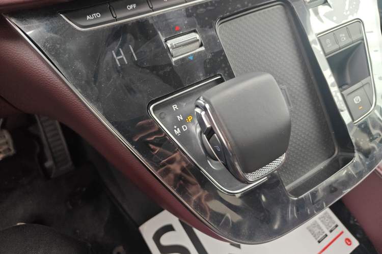 Used Hongqi HQ9 2023 2.0T Smart Connect Flagship Edition Gear Lever