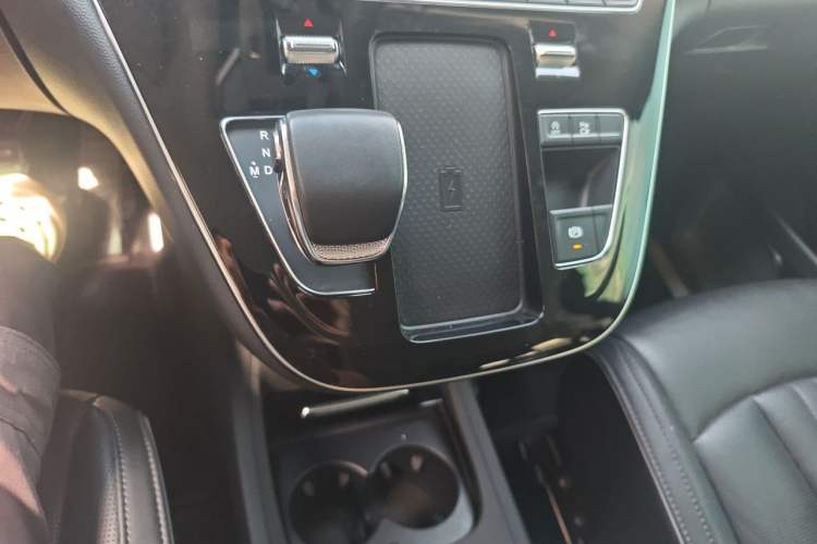 Used Hongqi HQ9 2023 2.0T Smart Connect Flagship Edition Gear Lever
