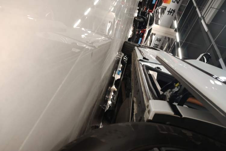 Used Hongqi HQ9 2023 2.0T Smart Connect Flagship Edition Left Side Sill