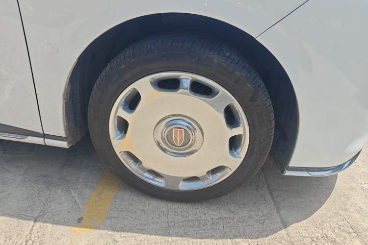 Used Hongqi HQ9 2023 2.0T Smart Connect Flagship Edition Right Front Wheel Hub