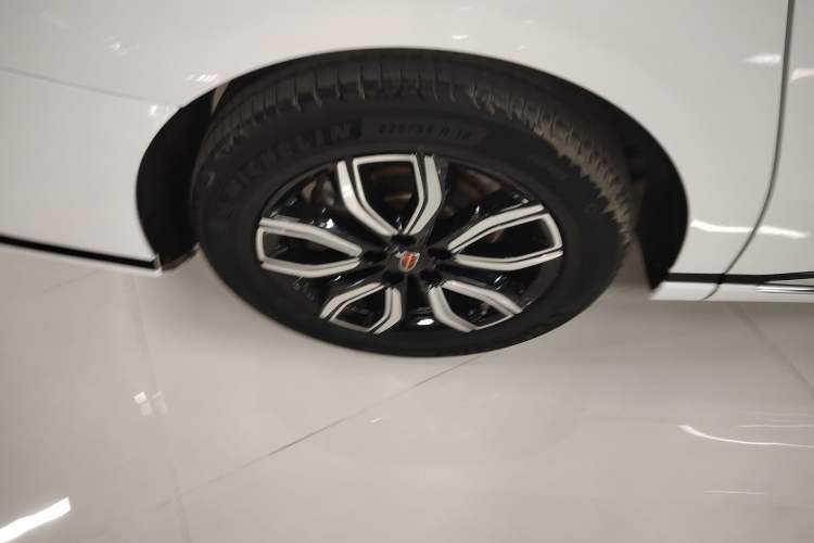 Used Hongqi HQ9 2023 2.0T Smart Connect Flagship Edition Right Rear Wheel Hub