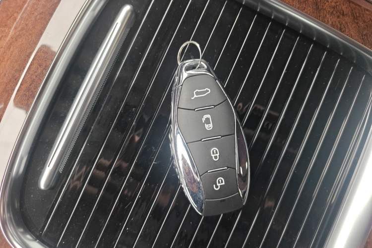 Used Hongqi HQ9 2023 2.0T Smart Connect Flagship Edition Vehicle Key