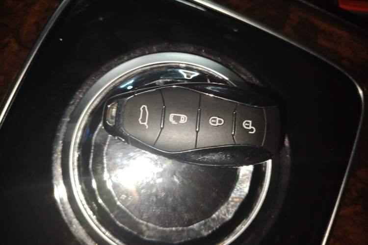 Used Hongqi HQ9 2023 2.0T Smart Connect Flagship Edition Vehicle Key