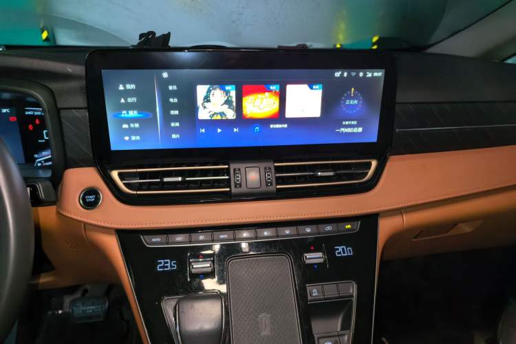 Used Hongqi HQ9 2023 2.0T Smart Connect Flagship Edition Audio And AC Panel
