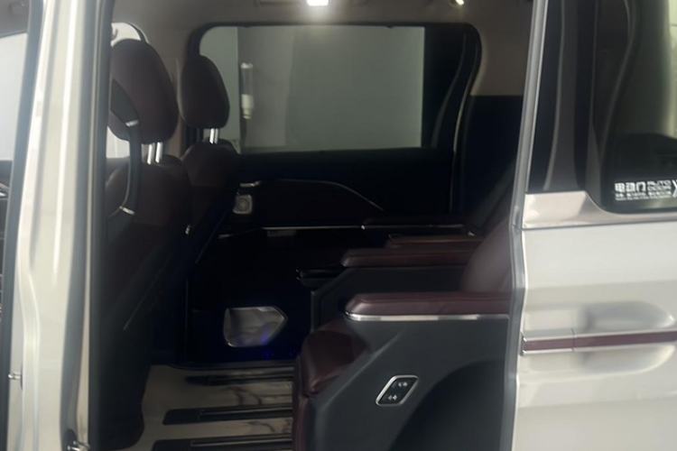 Used Hongqi HQ9 2023 2.0T Smart Connect Flagship Edition Interior 3