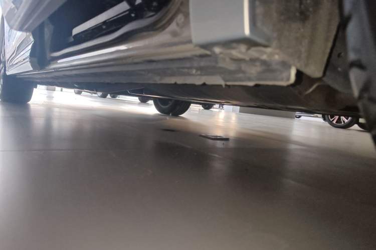 Used Hongqi HQ9 2023 2.0T Smart Connect Flagship Edition Left Side Sill