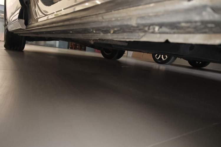 Used Hongqi HQ9 2023 2.0T Smart Connect Flagship Edition Right Side Sill