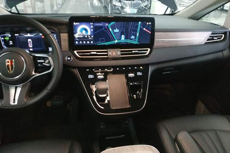 Used Hongqi HQ9 2024 2.0T Business Edition Audio And AC Panel