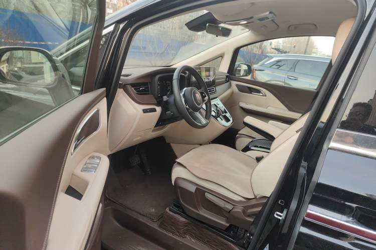 Used Hongqi HQ9 2024 2.0T Business Edition Driver Seat
