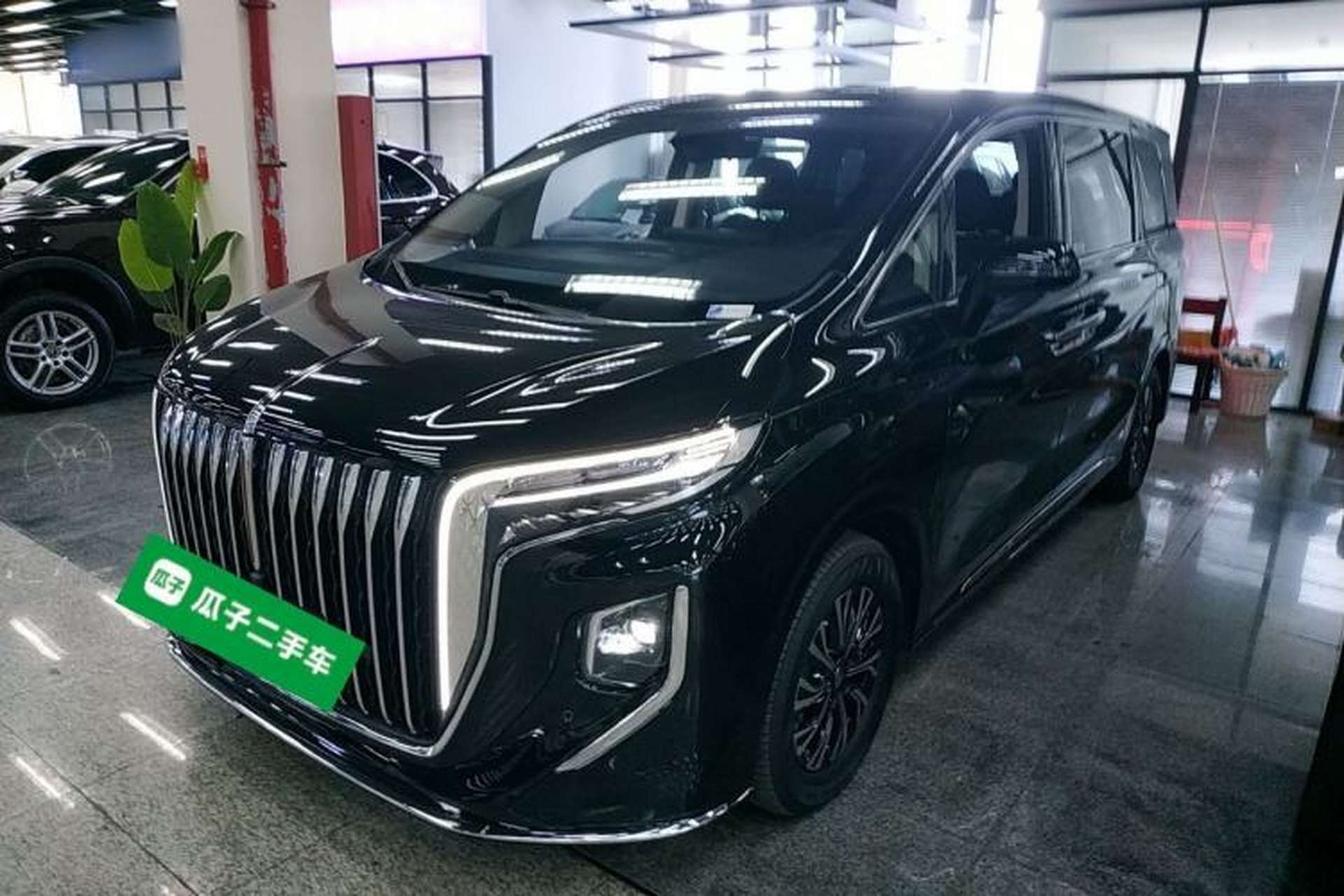 Used Hongqi HQ9 2024 2.0T Business Edition Front Left 45 Deg