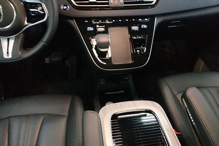Used Hongqi HQ9 2024 2.0T Business Edition Gear Lever