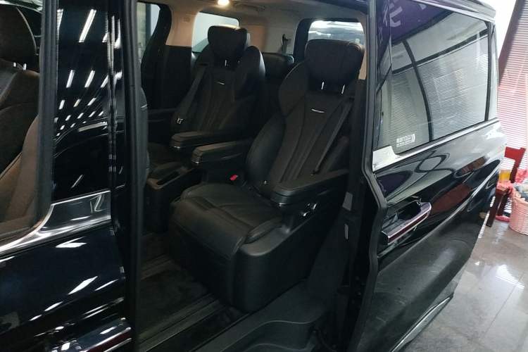 Used Hongqi HQ9 2024 2.0T Business Edition Interior 4