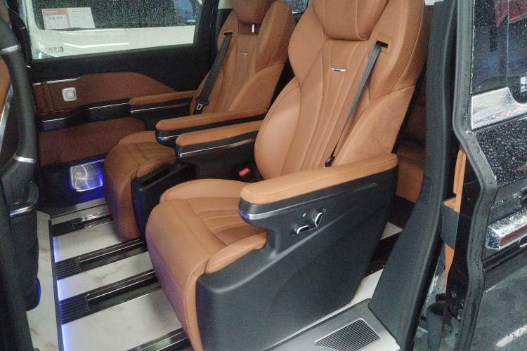 Used Hongqi HQ9 2024 2.0T Business Edition Interior 4