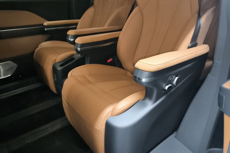 Used Hongqi HQ9 2024 2.0T Business Edition Interior 4