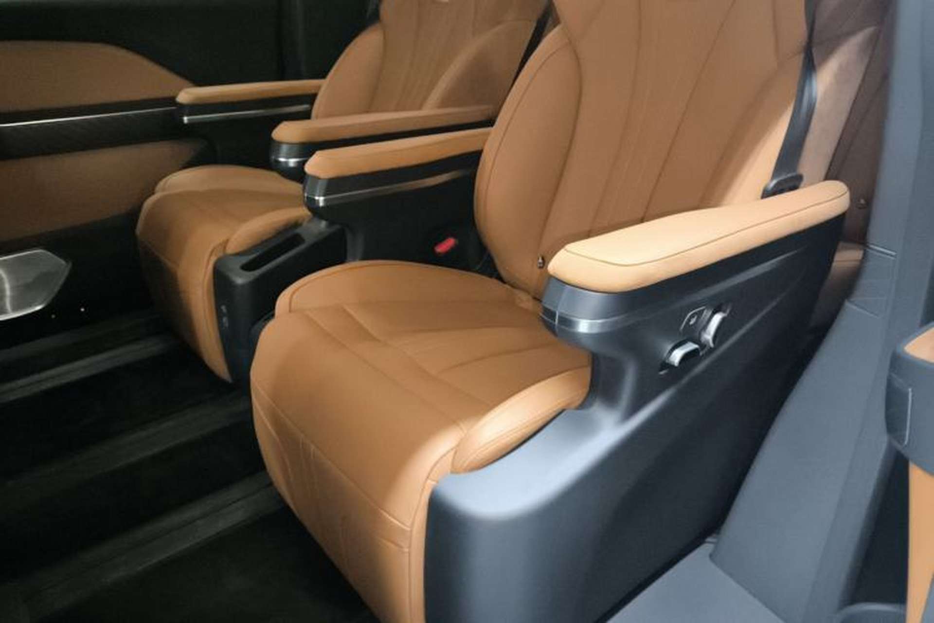 Used Hongqi HQ9 2024 2.0T Business Edition Interior 4